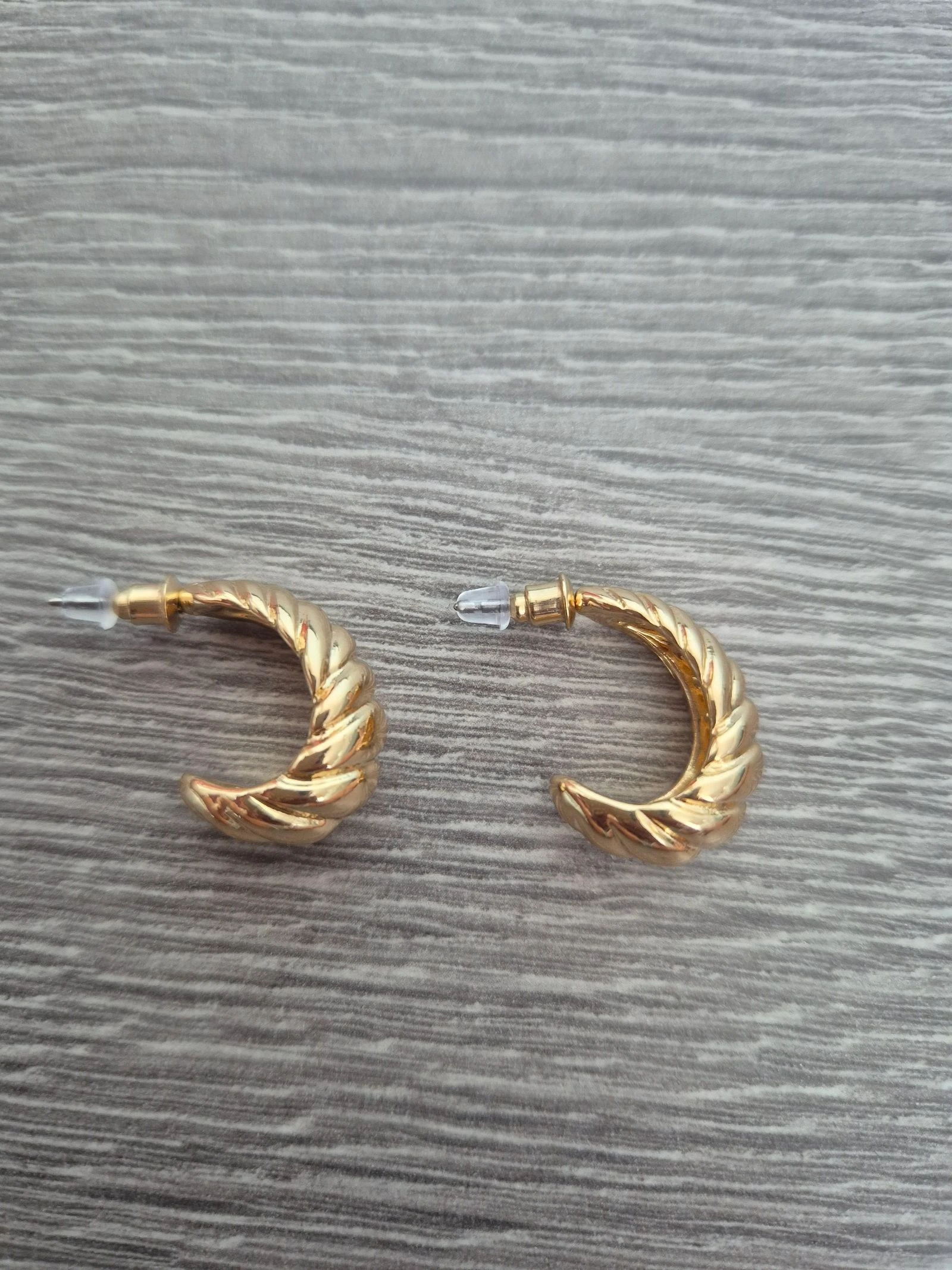 Boucles d'oreilles croissant dorées / Boucles d'oreilles ondulées – Neuves – photo 4